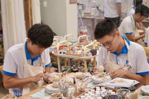 守住廉洁底线,关心群众