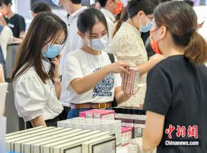 海南岛免税假期销售火爆商家促销引海外消费回潮